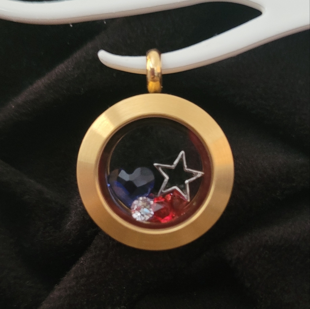 ORIGAMI OWL GOLDTONE LOCKET